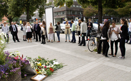 Hedra Srebrenicas offer utanför SVT (Foto: Haris Tucaković, den 4 sept.)