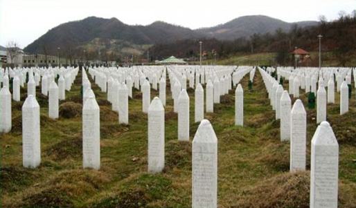 Gravstenar vid minnesmärket vid Potočari, nära Srebrenica